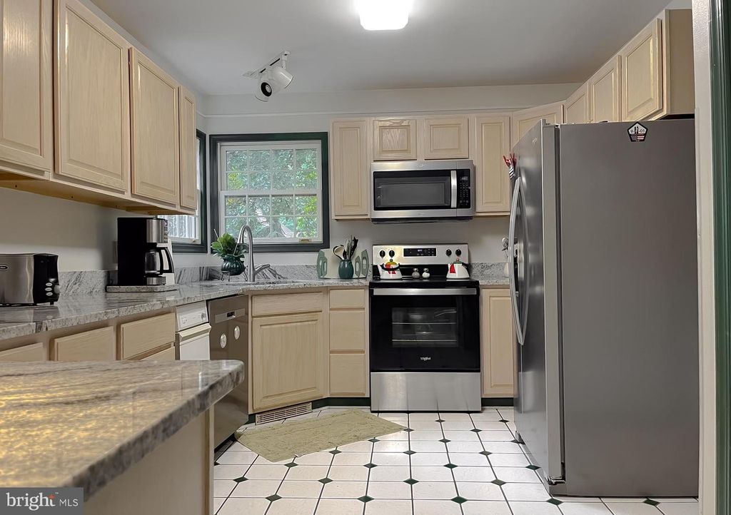 Image 26 of property listing at 5862 MAGNOLIA CIR, St Leonard, MD 20685