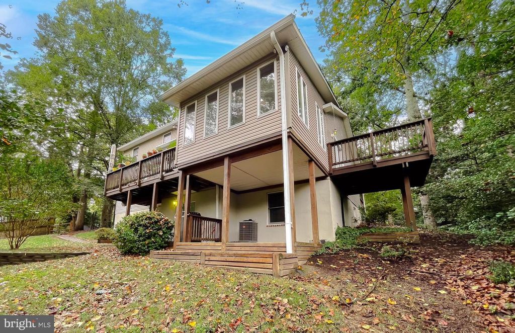 Image 3 of property listing at 5862 MAGNOLIA CIR, St Leonard, MD 20685