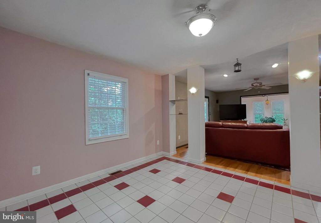 Image 34 of property listing at 5862 MAGNOLIA CIR, St Leonard, MD 20685