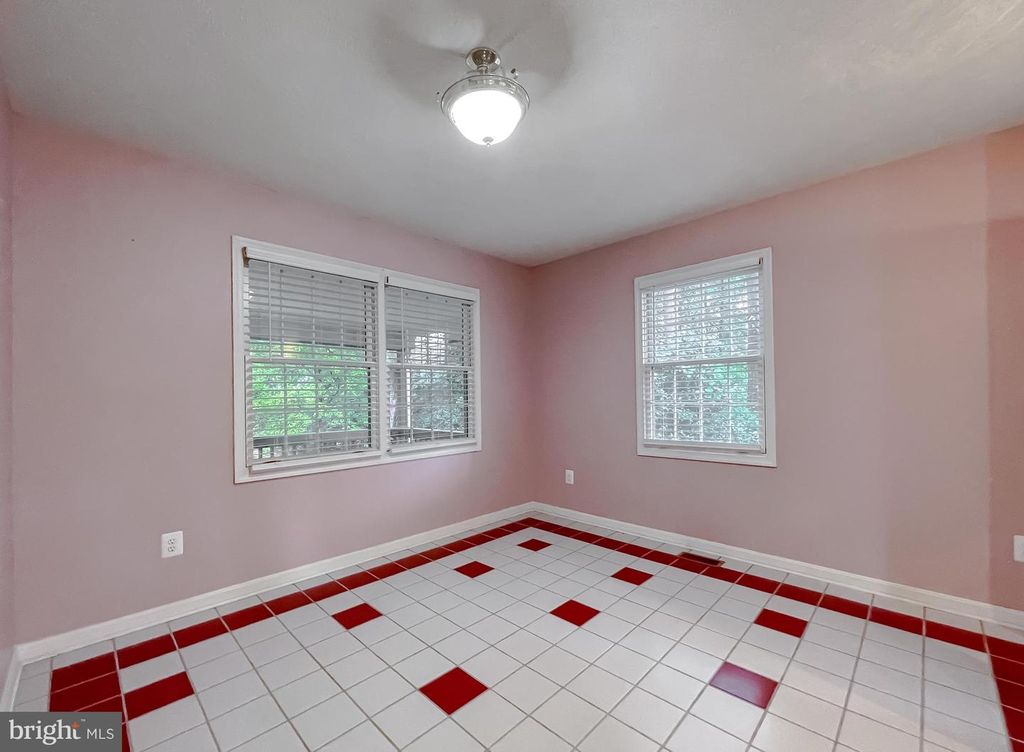 Image 36 of property listing at 5862 MAGNOLIA CIR, St Leonard, MD 20685