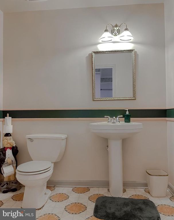 Image 39 of property listing at 5862 MAGNOLIA CIR, St Leonard, MD 20685