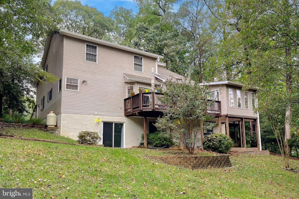 Image 4 of property listing at 5862 MAGNOLIA CIR, St Leonard, MD 20685