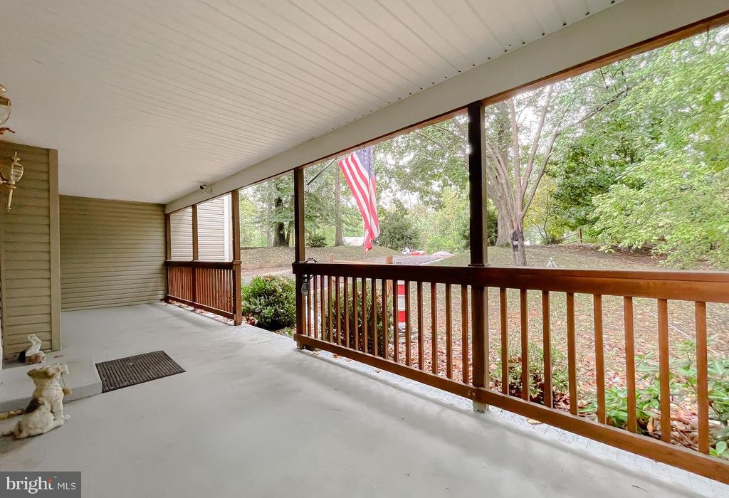 Image 6 of property listing at 5862 MAGNOLIA CIR, St Leonard, MD 20685