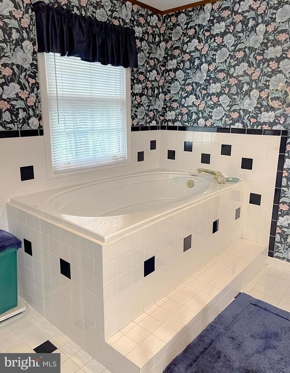 Image 61 of property listing at 5862 MAGNOLIA CIR, St Leonard, MD 20685