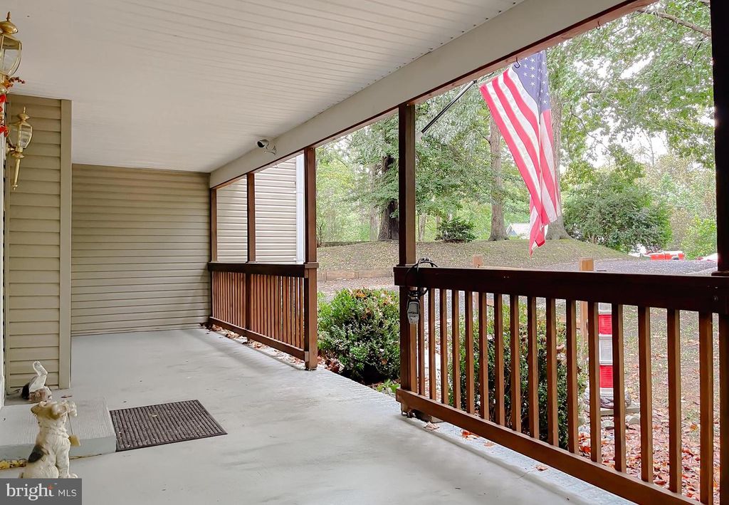 Image 7 of property listing at 5862 MAGNOLIA CIR, St Leonard, MD 20685