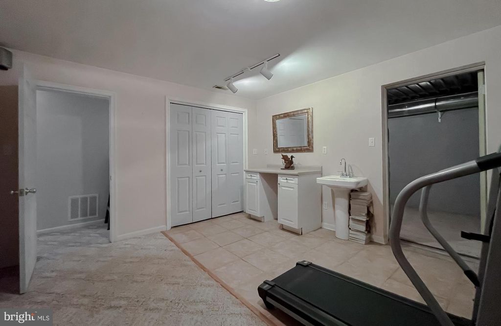 Image 70 of property listing at 5862 MAGNOLIA CIR, St Leonard, MD 20685