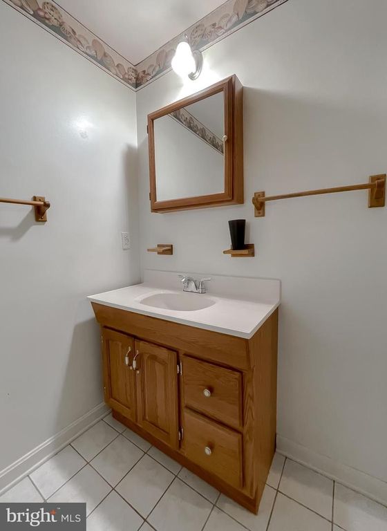 Image 75 of property listing at 5862 MAGNOLIA CIR, St Leonard, MD 20685