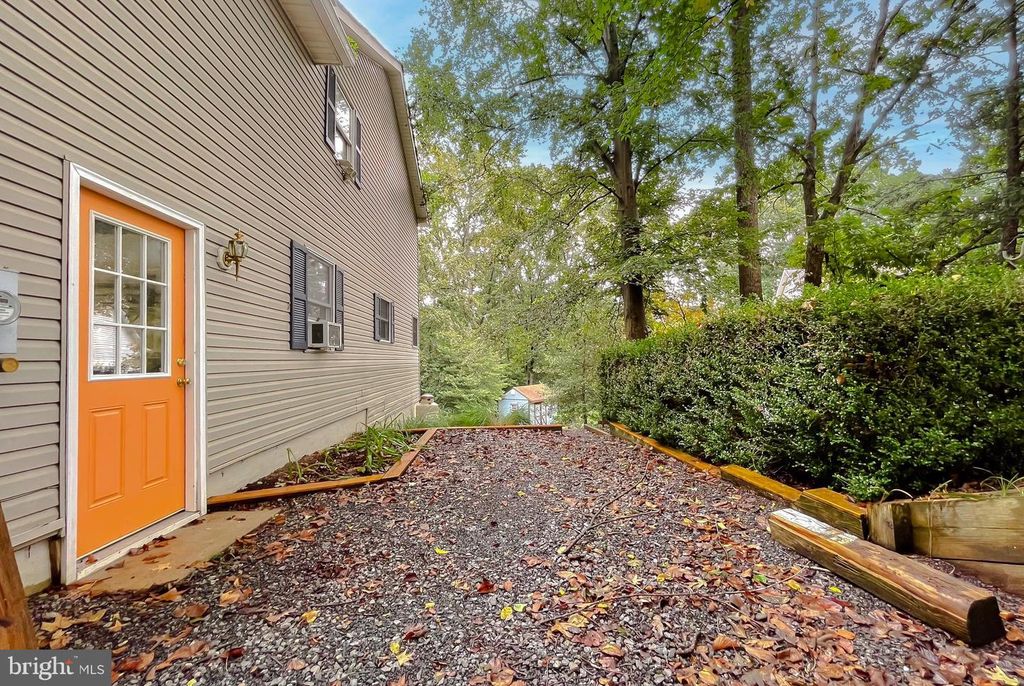 Image 77 of property listing at 5862 MAGNOLIA CIR, St Leonard, MD 20685