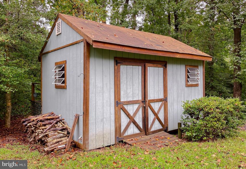 Image 79 of property listing at 5862 MAGNOLIA CIR, St Leonard, MD 20685