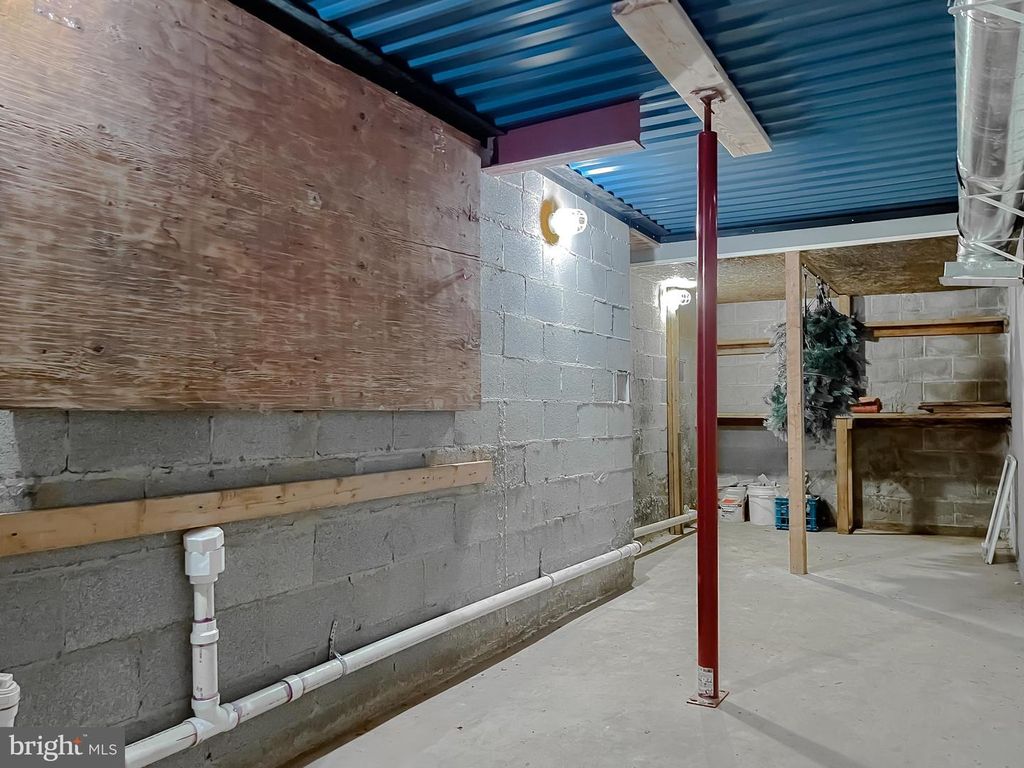 Image 80 of property listing at 5862 MAGNOLIA CIR, St Leonard, MD 20685