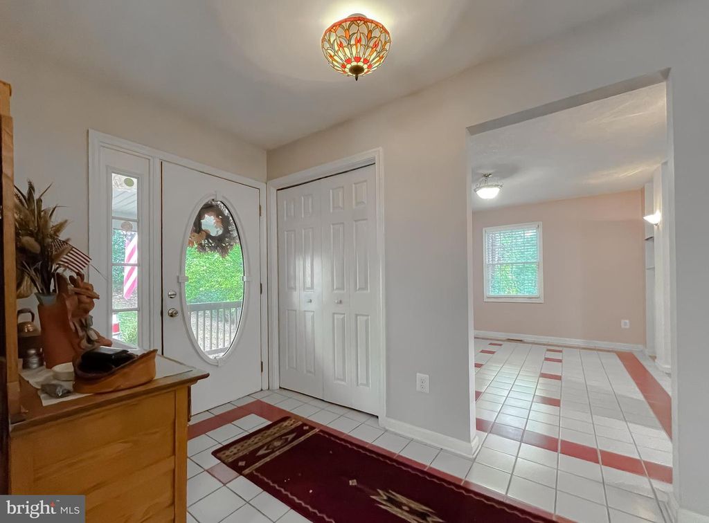 Image 9 of property listing at 5862 MAGNOLIA CIR, St Leonard, MD 20685