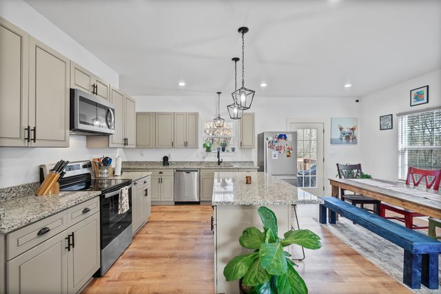 1160 Jonathan Ln, Springfield, TN 37172