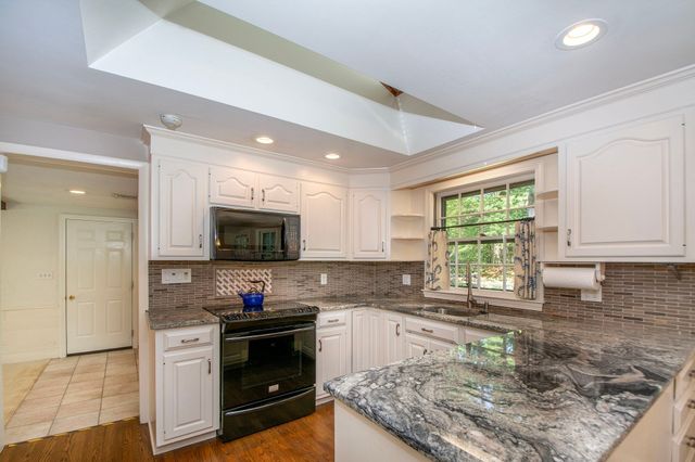 32 Hawthorne, Hanover, MA 02339