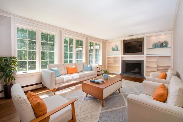 32 Hawthorne, Hanover, MA 02339