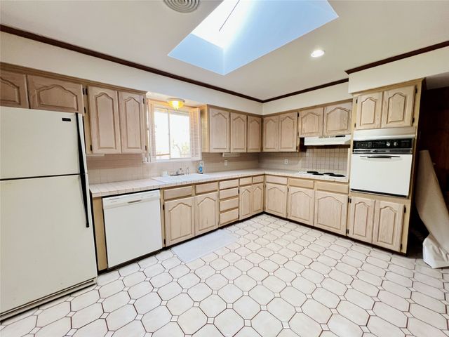 8715 Labron Avenue, Dallas, TX 75209