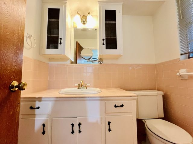 8715 Labron Avenue, Dallas, TX 75209