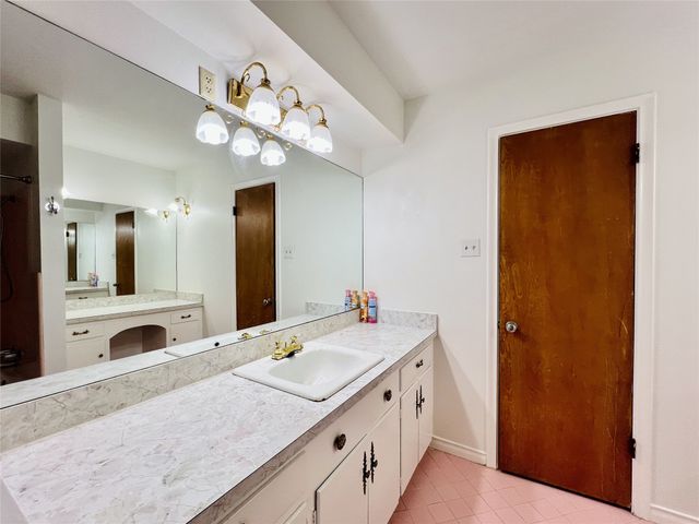 8715 Labron Avenue, Dallas, TX 75209