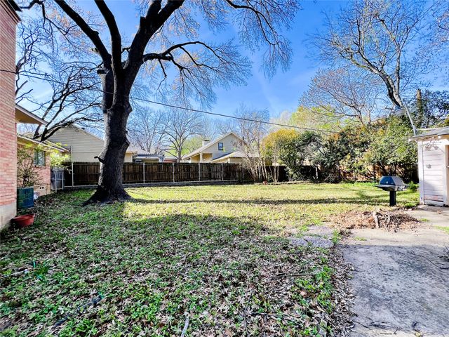 8715 Labron Avenue, Dallas, TX 75209