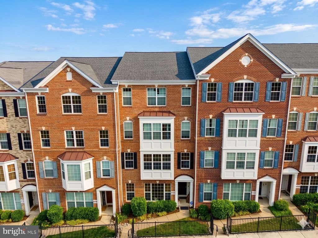 15330 KENSINGTON PARK DR, Woodbridge, VA 22191