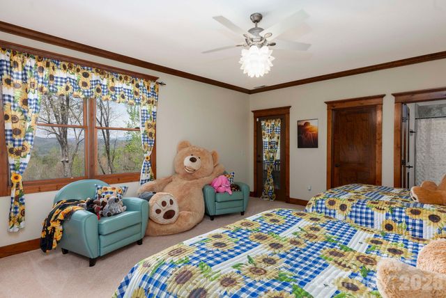 716 Peppervine Circle, Brevard, NC 28712