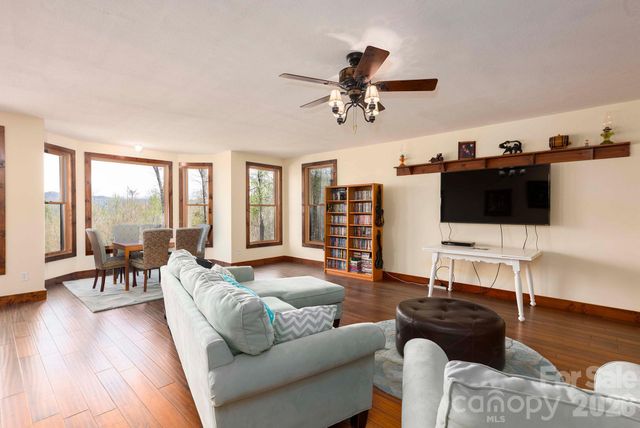 716 Peppervine Circle, Brevard, NC 28712