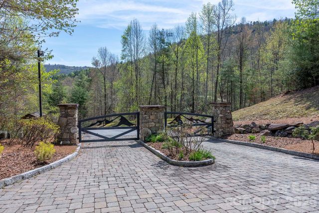 716 Peppervine Circle, Brevard, NC 28712