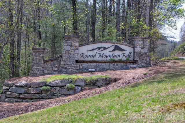 716 Peppervine Circle, Brevard, NC 28712