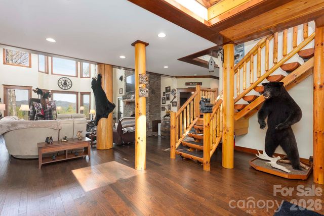 716 Peppervine Circle, Brevard, NC 28712