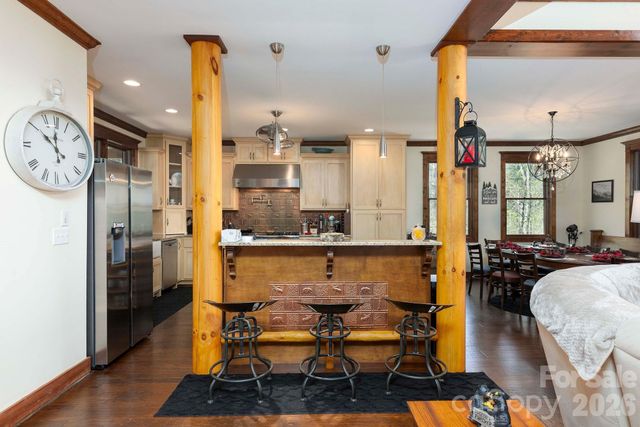 716 Peppervine Circle, Brevard, NC 28712