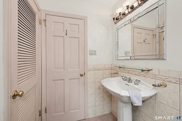59 Friar Lane, Trumbull, CT 06611