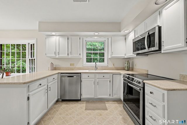 59 Friar Lane, Trumbull, CT 06611