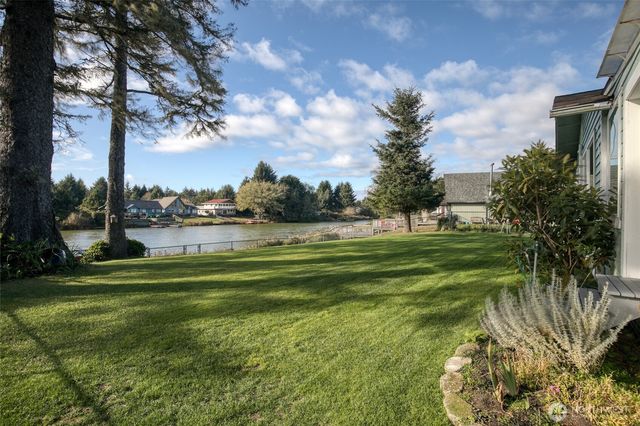 292 NE Pearsall Street, Ocean Shores, WA 98569