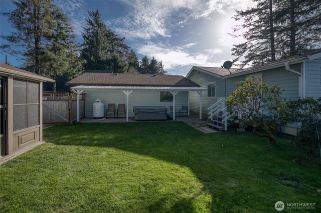 292 NE Pearsall Street, Ocean Shores, WA 98569