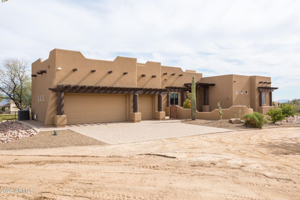 Image 14 of property listing at 29015 N 168th Street, Rio Verde, AZ 85263