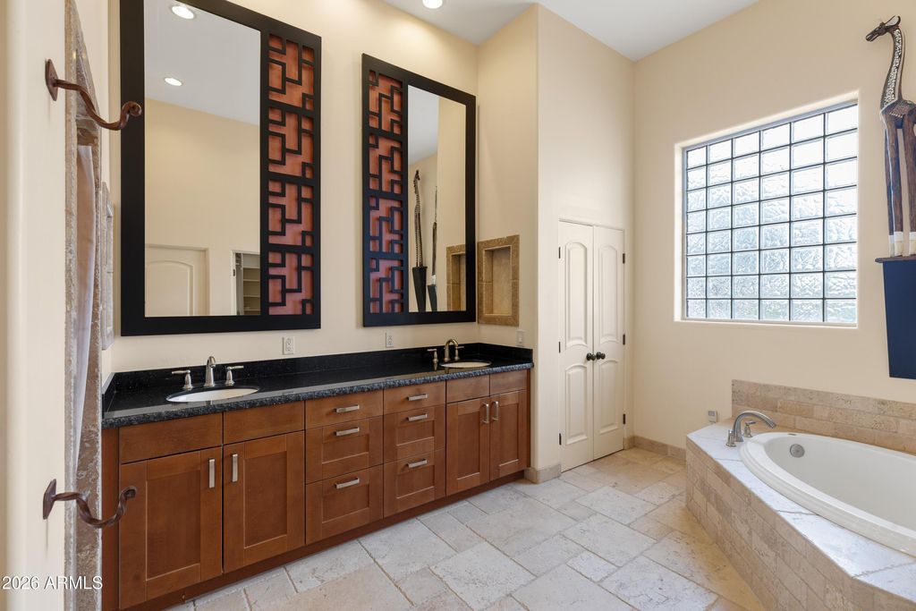 Image 8 of property listing at 29015 N 168th Street, Rio Verde, AZ 85263