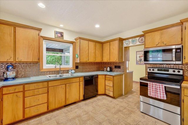 854 Highway 51, Stoughton, WI 53589