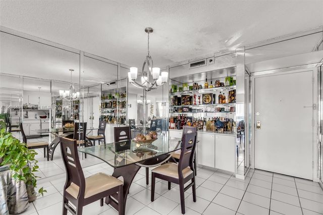 4001 Hillcrest Dr 812, Hollywood, FL 33021