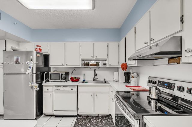 4001 Hillcrest Dr 812, Hollywood, FL 33021