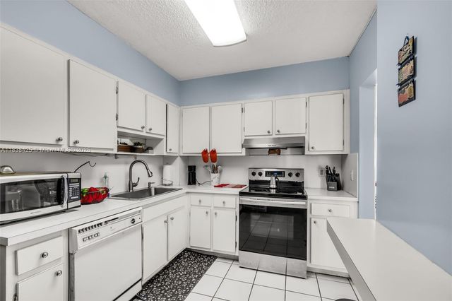 4001 Hillcrest Dr 812, Hollywood, FL 33021
