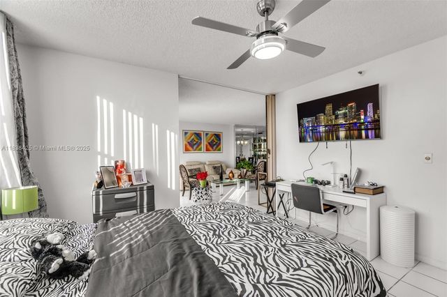4001 Hillcrest Dr 812, Hollywood, FL 33021