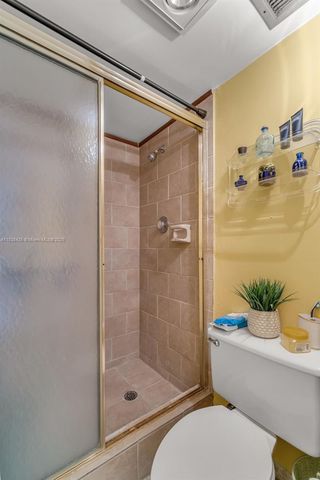 4001 Hillcrest Dr 812, Hollywood, FL 33021