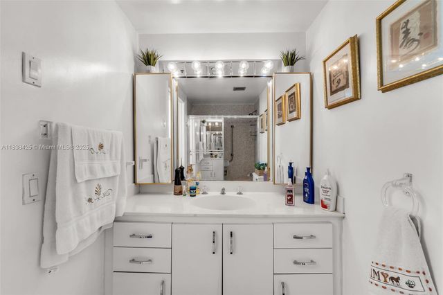 4001 Hillcrest Dr 812, Hollywood, FL 33021