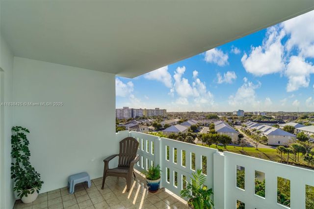 4001 Hillcrest Dr 812, Hollywood, FL 33021
