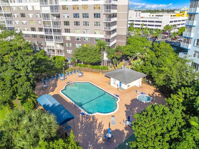 4001 Hillcrest Dr 812, Hollywood, FL 33021