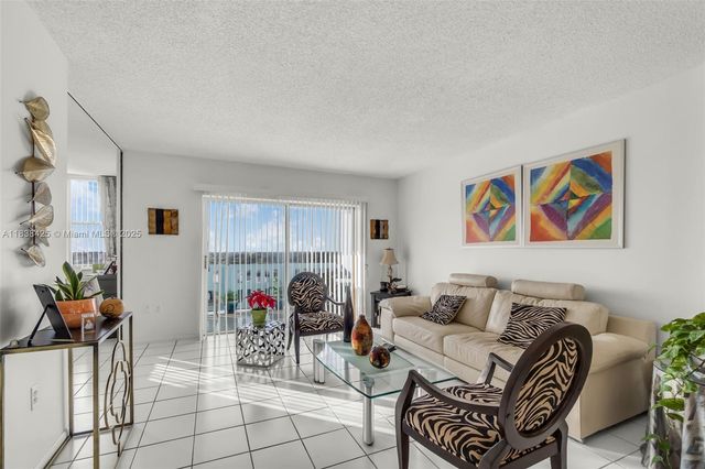 4001 Hillcrest Dr 812, Hollywood, FL 33021