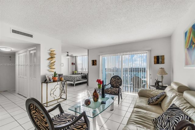 4001 Hillcrest Dr 812, Hollywood, FL 33021