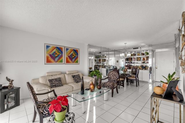 4001 Hillcrest Dr 812, Hollywood, FL 33021
