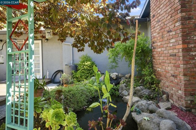 1445 Bassett Dr, Concord, CA 94521