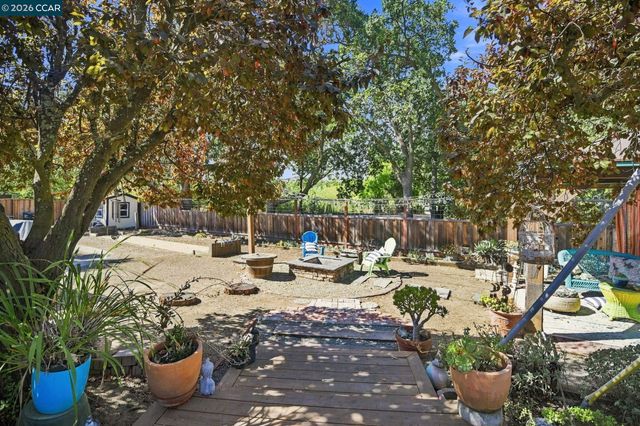 1445 Bassett Dr, Concord, CA 94521