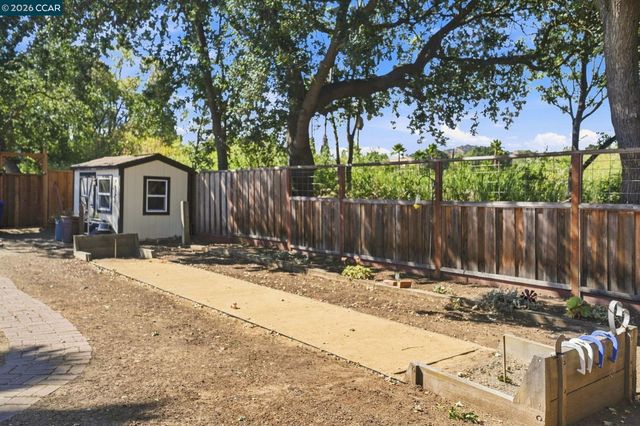 1445 Bassett Dr, Concord, CA 94521